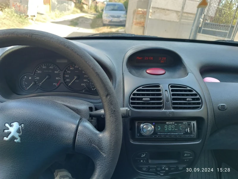 Peugeot 206 1.1i, снимка 4 - Автомобили и джипове - 47414283