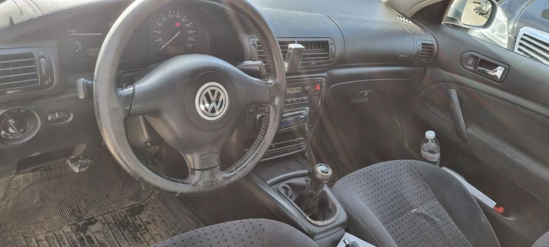 VW Passat 1.9 TDI, снимка 5 - Автомобили и джипове - 48430191