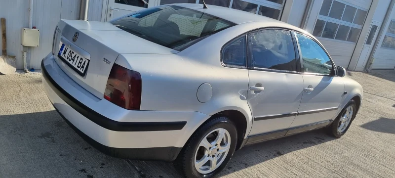 VW Passat 1.9 TDI, снимка 2 - Автомобили и джипове - 48430191