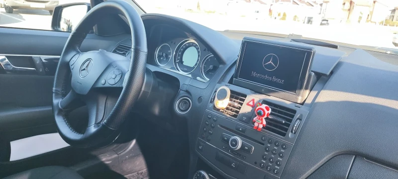 Mercedes-Benz C 220, снимка 11 - Автомобили и джипове - 51609917