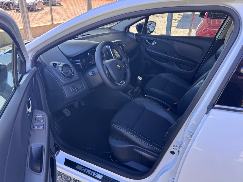 Renault Clio 1.5DCI 90кс* MOSCHINO* КАМЕРА* NAVI* КОЖА, снимка 11 - Автомобили и джипове - 51820876