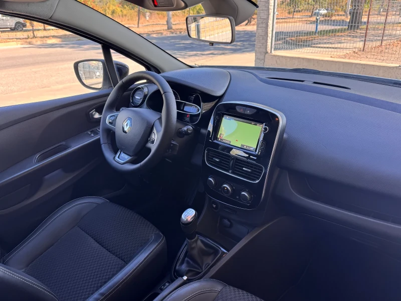 Renault Clio 1.5DCI 90кс* MOSCHINO* КАМЕРА* NAVI* КОЖА, снимка 10 - Автомобили и джипове - 51820876