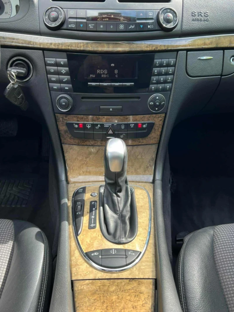 Mercedes-Benz E 320, снимка 6 - Автомобили и джипове - 52352028