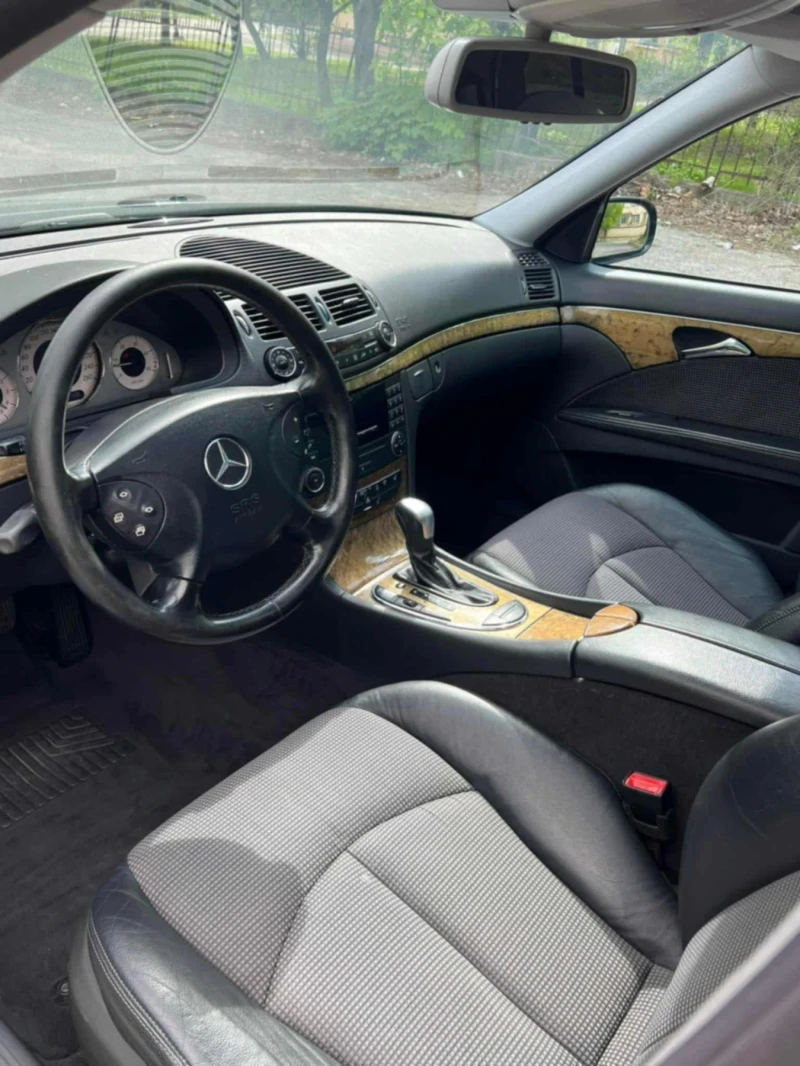 Mercedes-Benz E 320, снимка 3 - Автомобили и джипове - 52352028