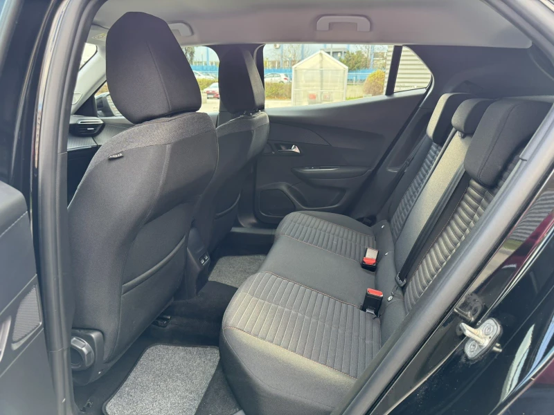 Peugeot 2008 PureTech 130 S&S EAT8, снимка 11 - Автомобили и джипове - 52625199