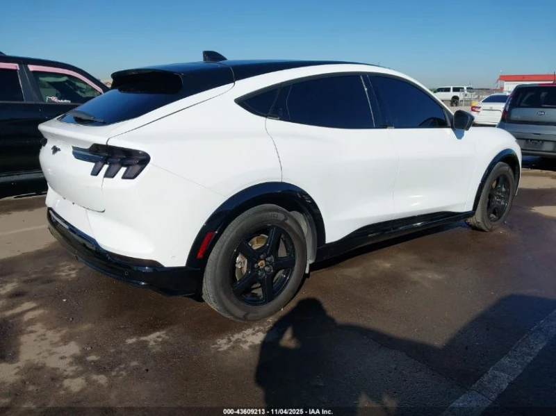 Ford Mustang Mach-E, снимка 4 - Автомобили и джипове - 52899641