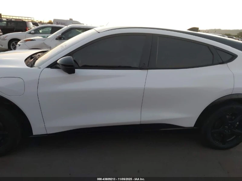 Ford Mustang Mach-E, снимка 13 - Автомобили и джипове - 52899641