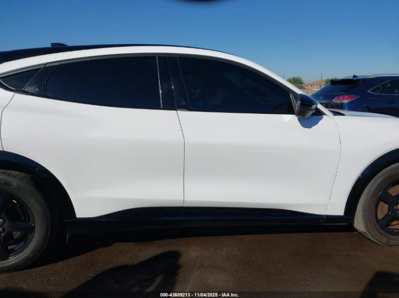 Ford Mustang Mach-E, снимка 12 - Автомобили и джипове - 52899641