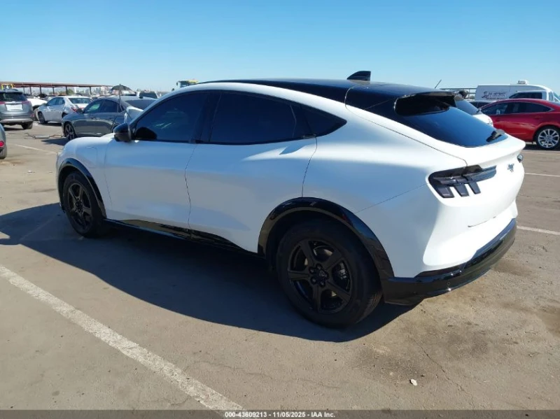 Ford Mustang Mach-E, снимка 3 - Автомобили и джипове - 52899641
