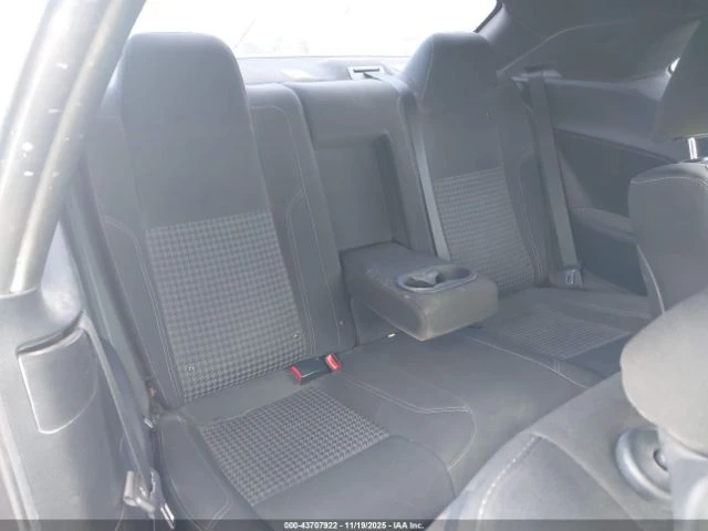 Dodge Challenger 3.6* V6* 8ZF* ПОДГРЕВ* КАМЕРА* КЕЙЛЕС* LANE* ASSIS, снимка 11 - Автомобили и джипове - 53303536