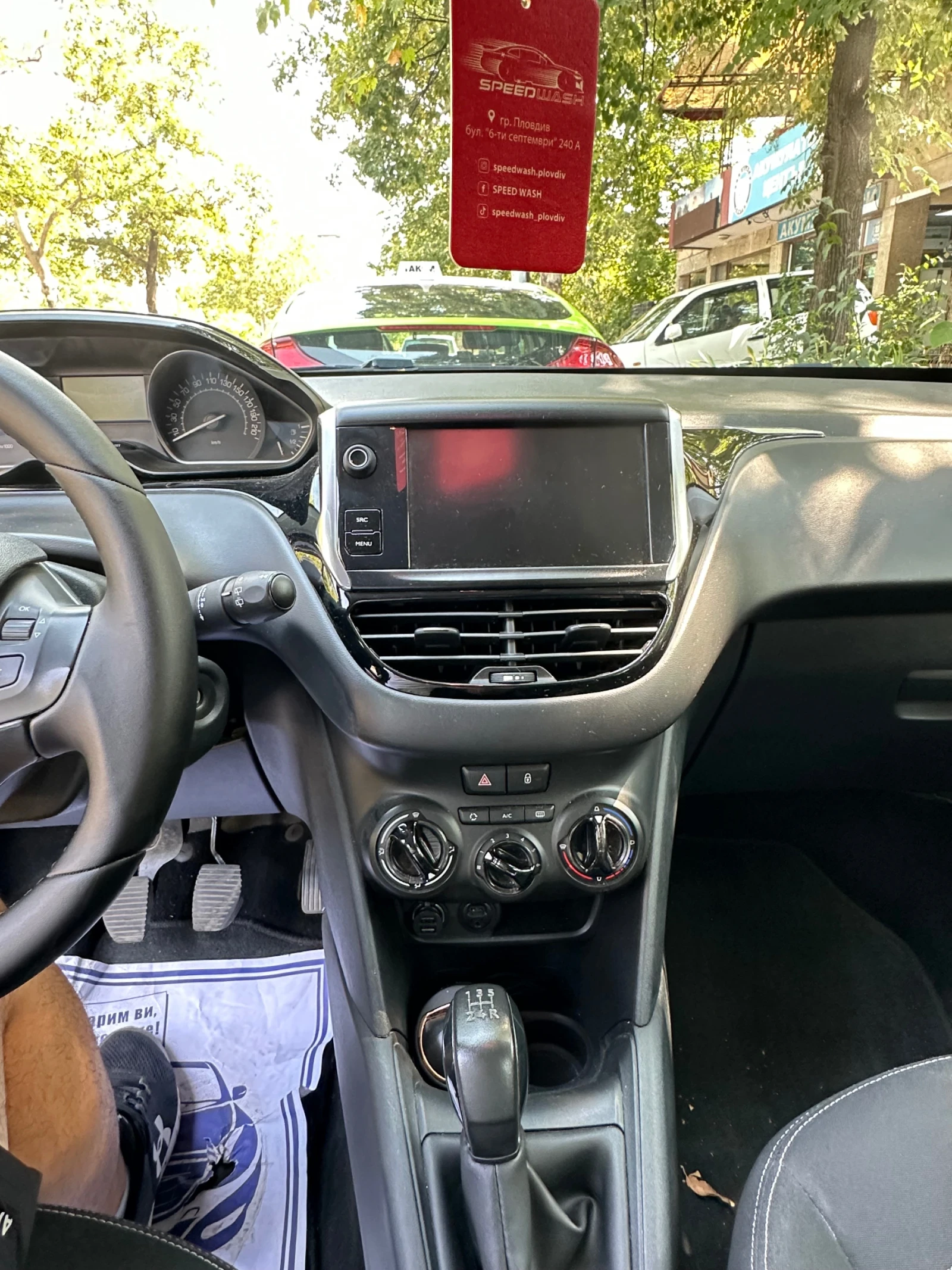 Peugeot 208 1.2 PURE TECH - изображение 8