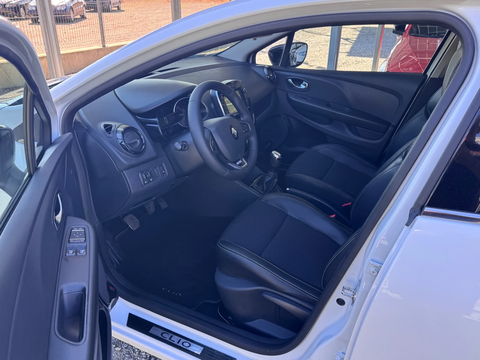 Renault Clio 1.5DCI 90кс* MOSCHINO* КАМЕРА* NAVI* КОЖА | Mobile.bg — изображение 11