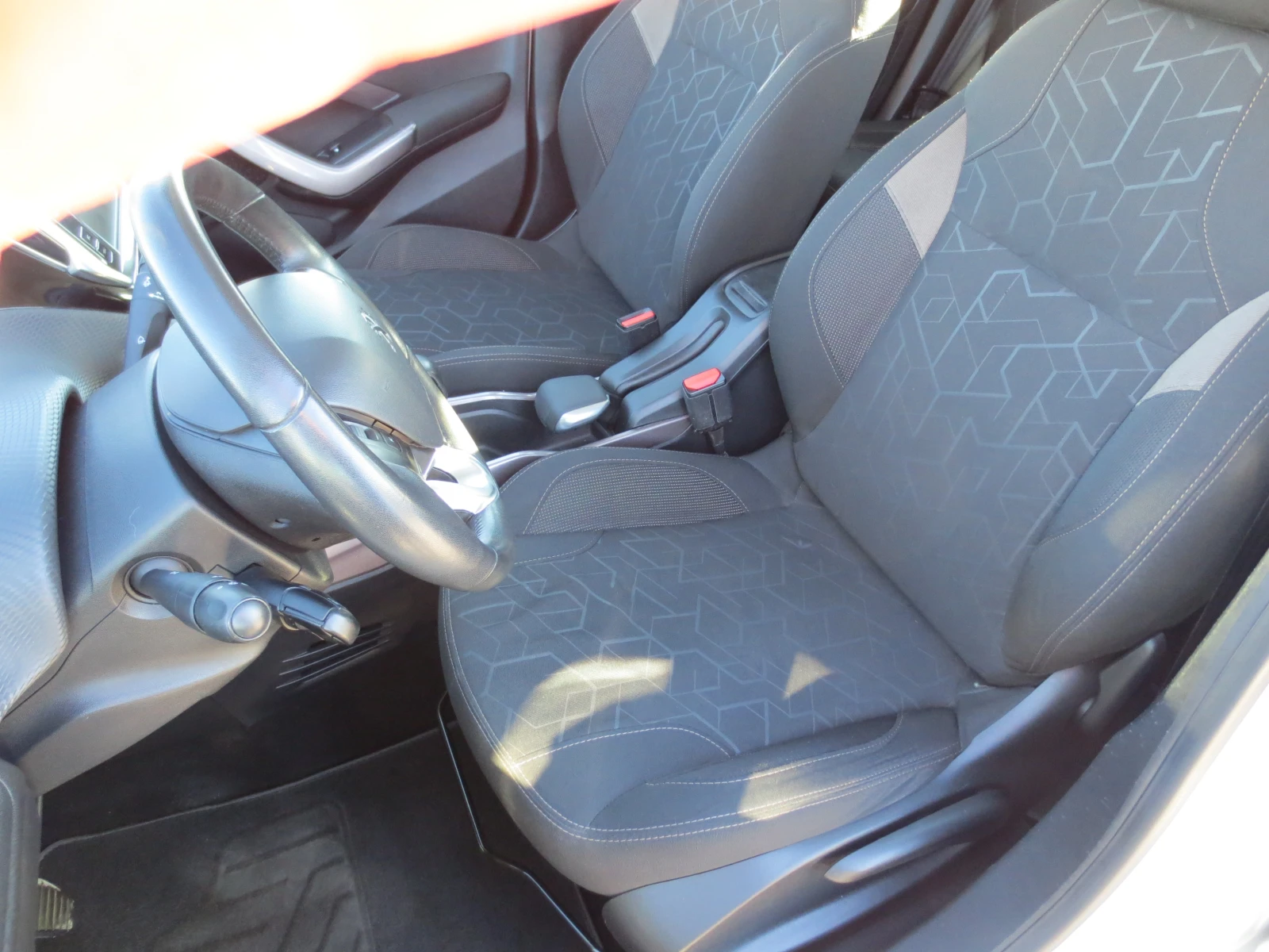 Peugeot 2008 1.6 e-HDI | Mobile.bg — изображение 10