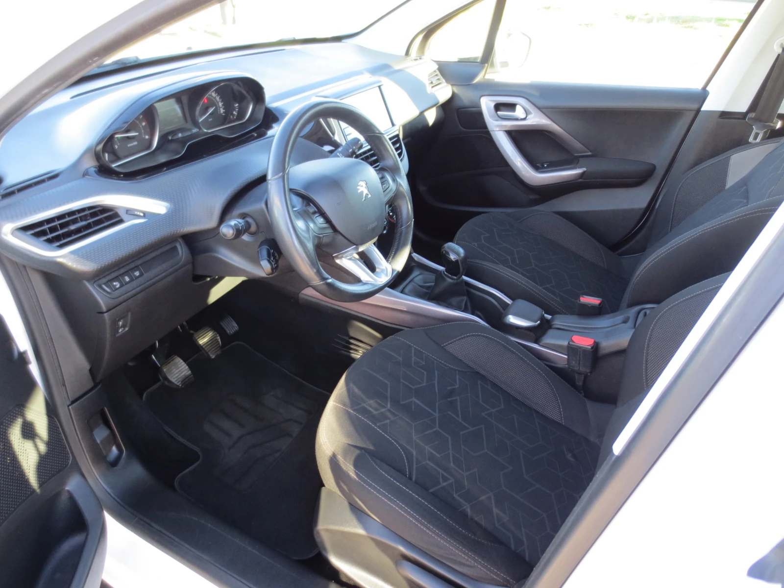 Peugeot 2008 1.6 e-HDI | Mobile.bg — изображение 9