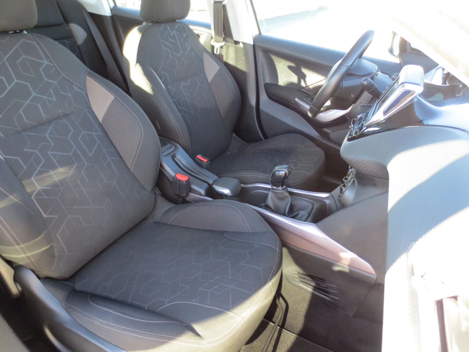 Peugeot 2008 1.6 e-HDI | Mobile.bg — изображение 16