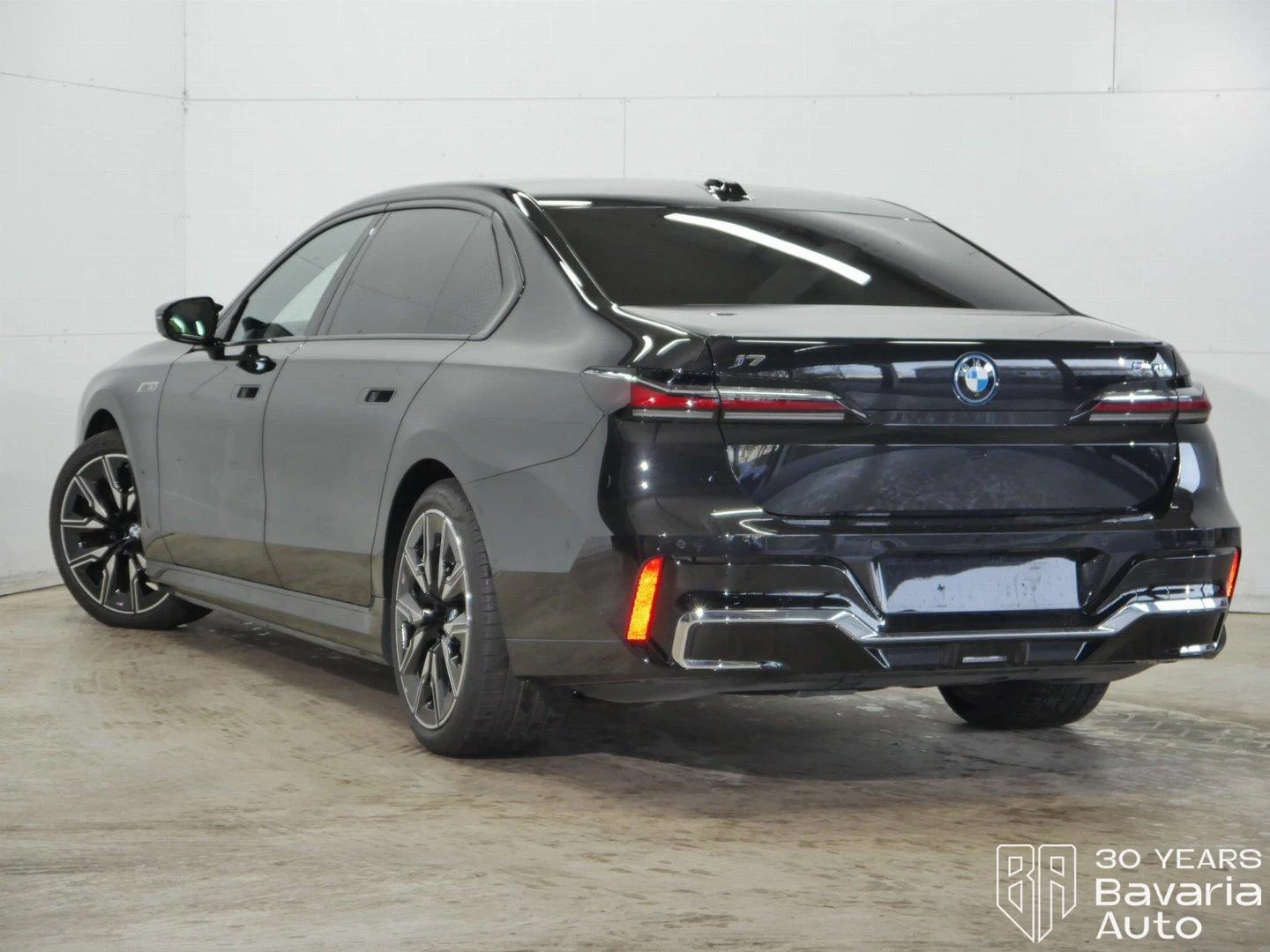 BMW i7 M70  xDrive - изображение 2