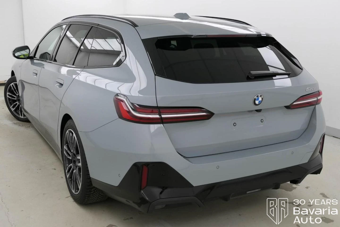 BMW 520 i Touring M Sport Paket Steptronic - изображение 2