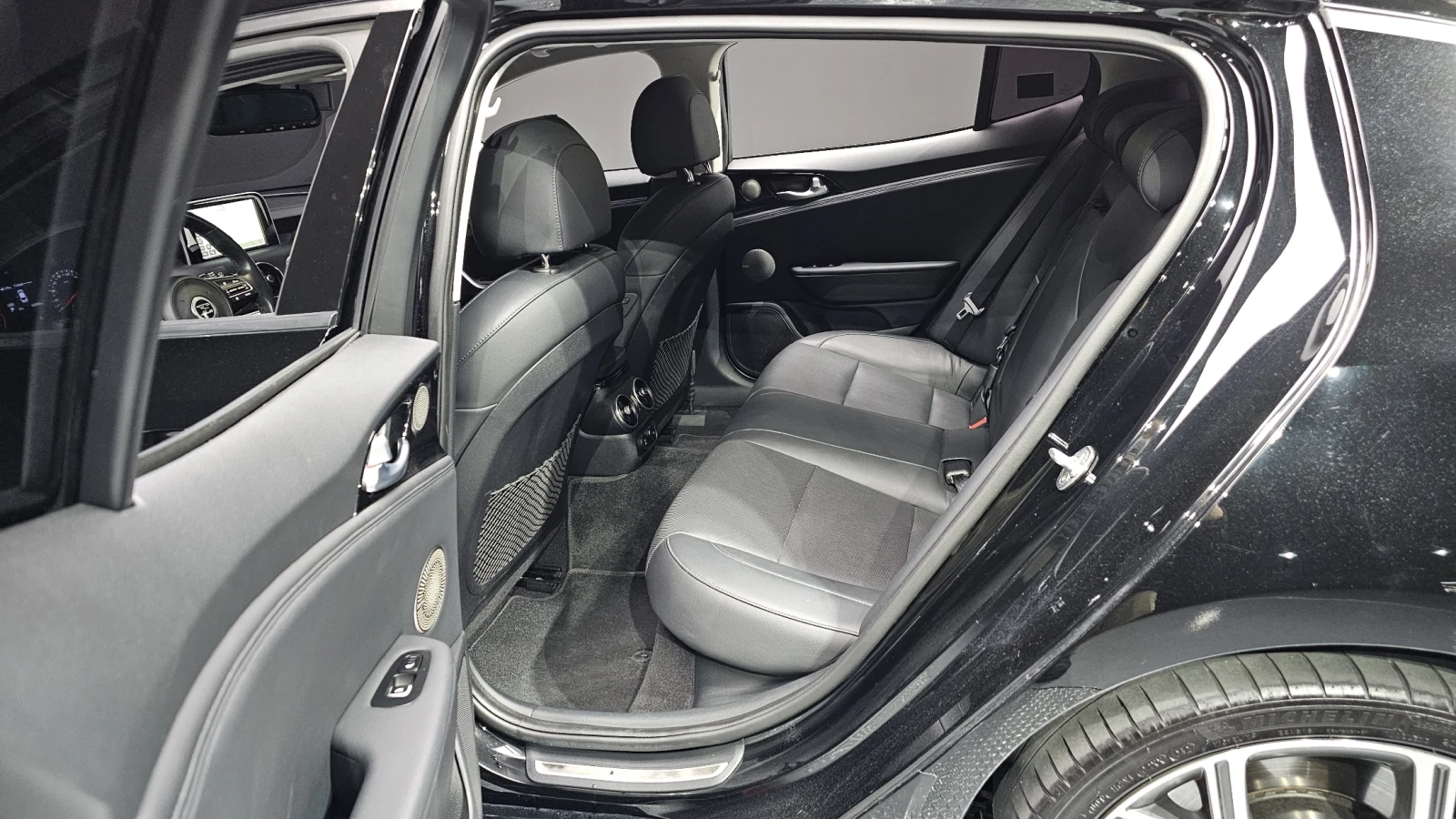 Kia Stinger 3.3T AWD MASTERS - изображение 10