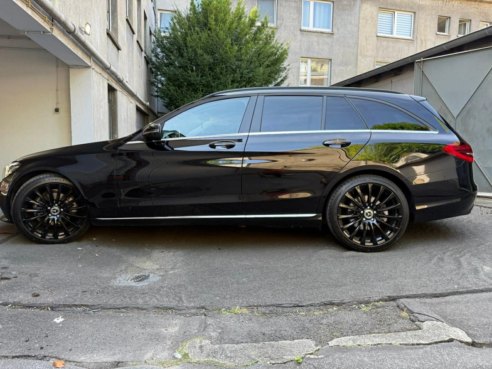 Mercedes-Benz 220, снимка 3 - Автомобили и джипове - 54645553