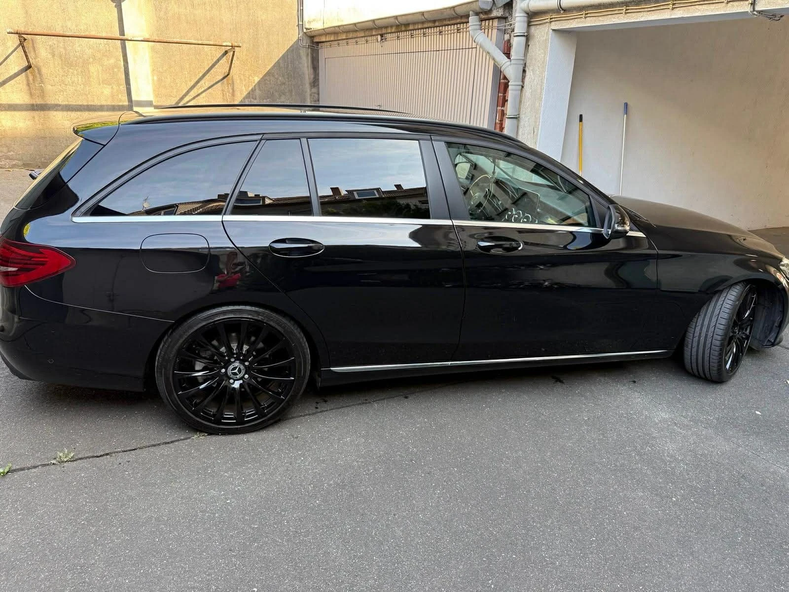 Mercedes-Benz 220, снимка 2 - Автомобили и джипове - 54645553