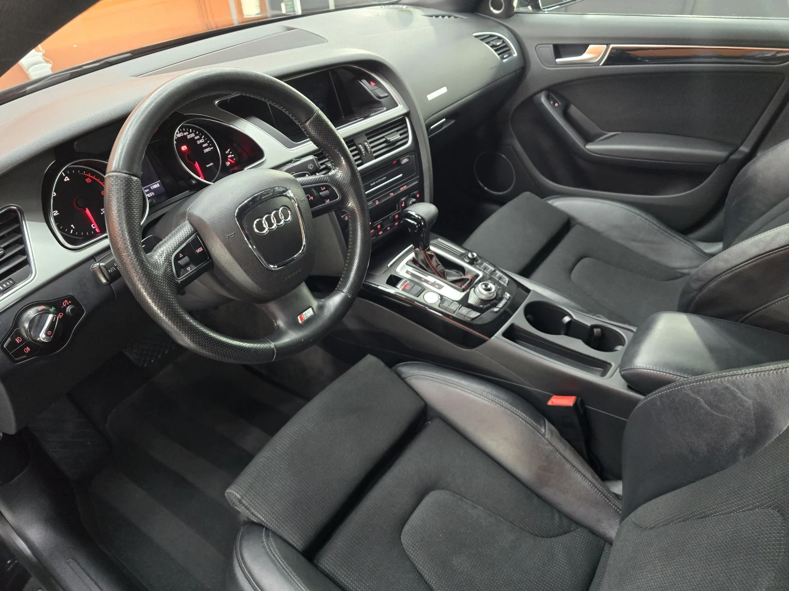 Audi A5 3.0 TDI S-line/Distronic/B&O/Keyle/Blind Spot/Lain, снимка 9 - Автомобили и джипове - 54962017