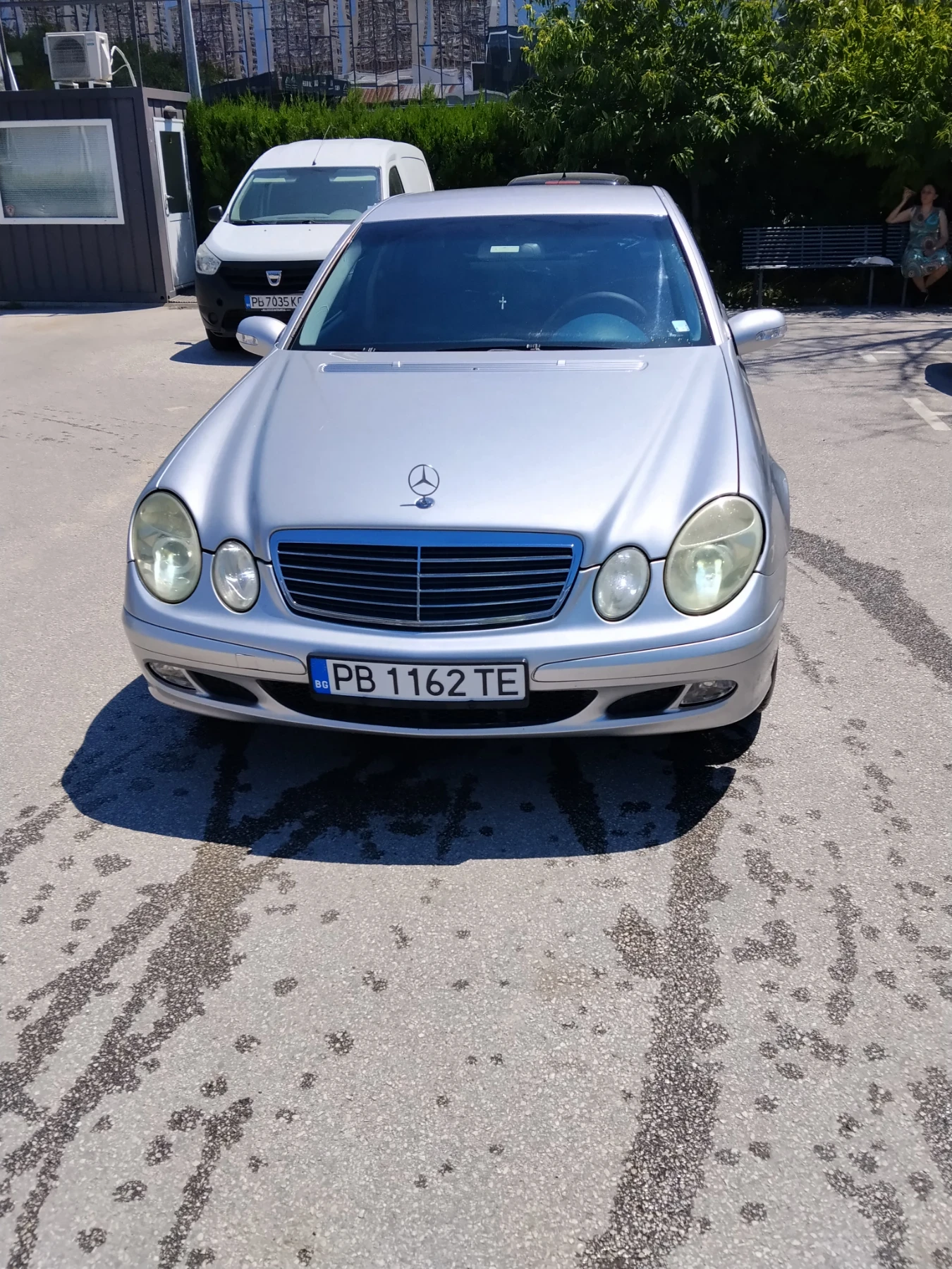 Mercedes-Benz E 220, снимка 11 - Автомобили и джипове - 55709613