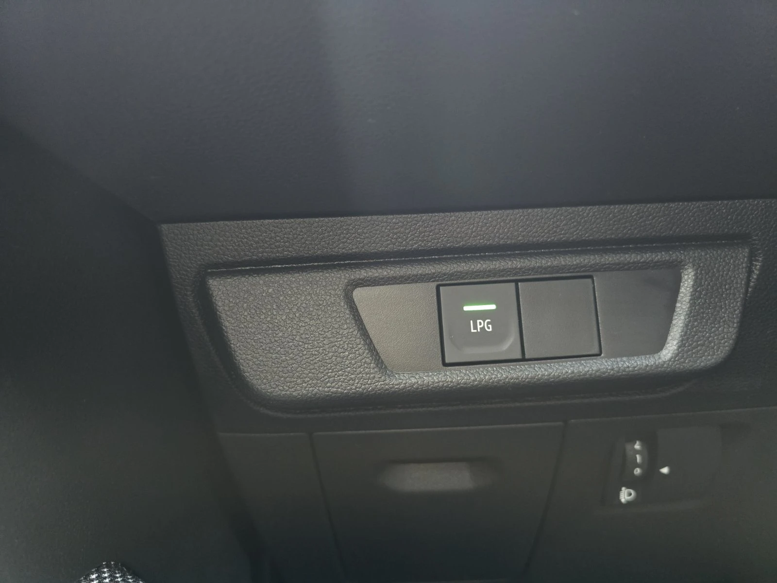 Dacia Sandero 1.0 TCe 90 Stop&Start LPG, снимка 12 - Автомобили и джипове - 56579111