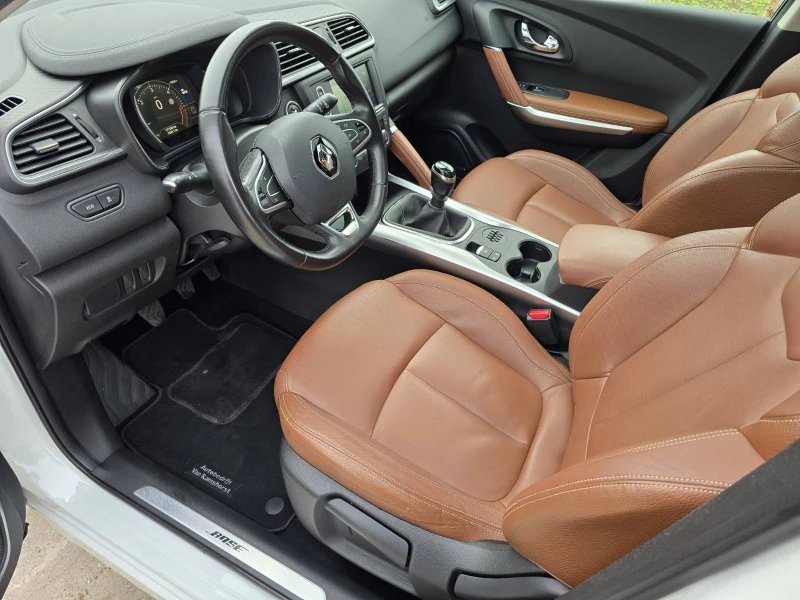 Renault Kadjar 1.5 DCI EURO6/Panorama/Kamera/BOSE, снимка 11 - Автомобили и джипове - 52649628
