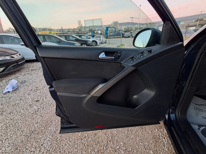 VW Tiguan 2.0TDI FACE-LIFT , снимка 9 - Автомобили и джипове - 52837506