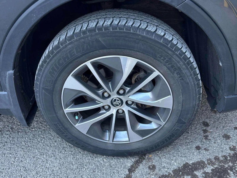 Toyota Rav4 Hybrid* AWD* CARFAX* АВТО КРЕДИТ* , снимка 7 - Автомобили и джипове - 53189385