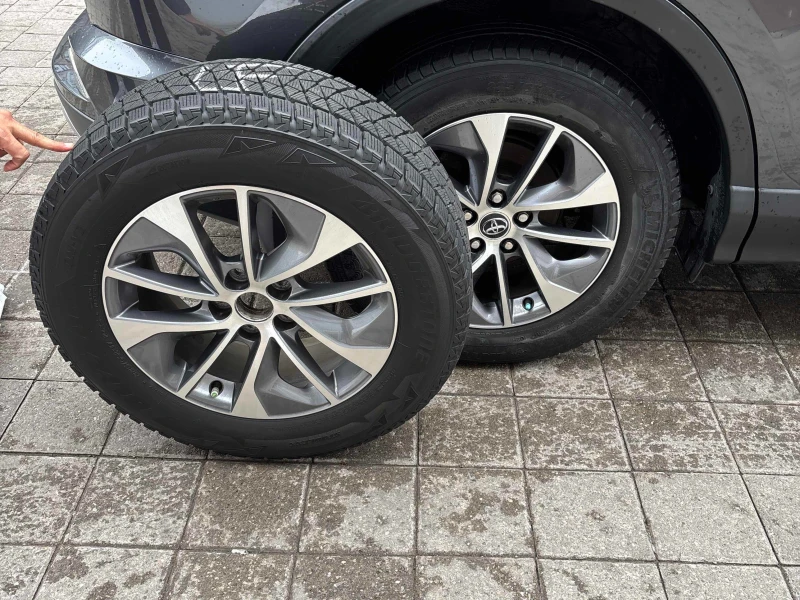 Toyota Rav4 Hybrid* AWD* CARFAX* АВТО КРЕДИТ* , снимка 6 - Автомобили и джипове - 53189385