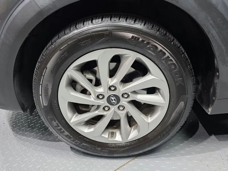 Hyundai Tucson 1.7 2WD MODERN, снимка 5 - Автомобили и джипове - 55796459