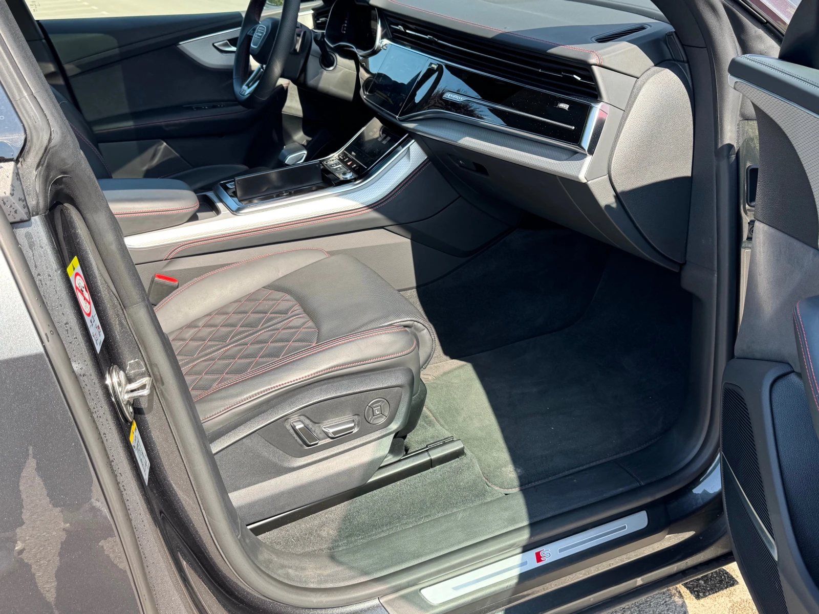 Audi Q8 FL Всички екстри! Лизинг! Гаранция!, снимка 8 - Автомобили и джипове - 54949627