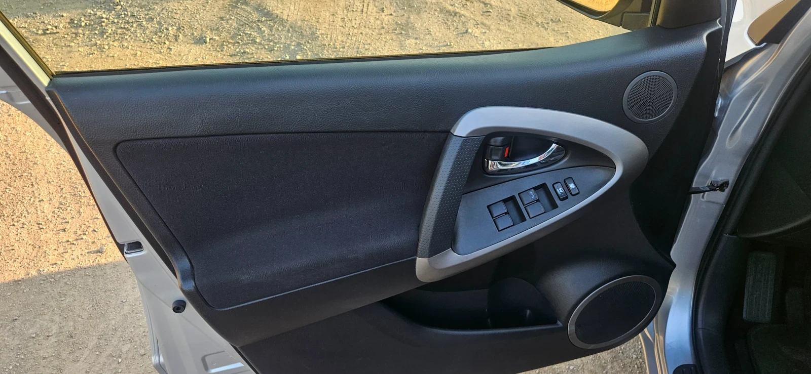 Toyota Rav4 2.0 | Mobile.bg � ����������� 12