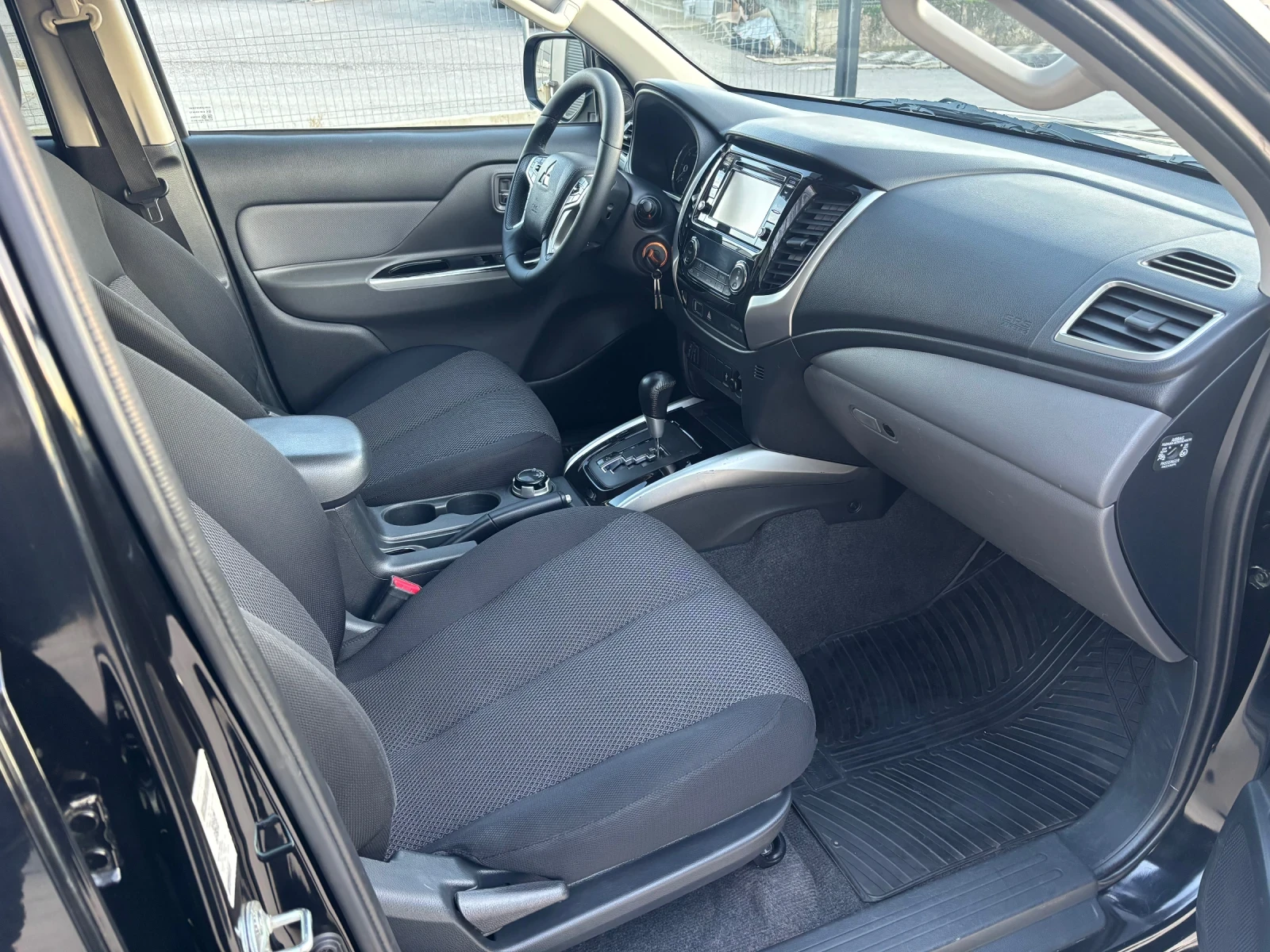 Mitsubishi L200 2.4Di-D  | Mobile.bg   13