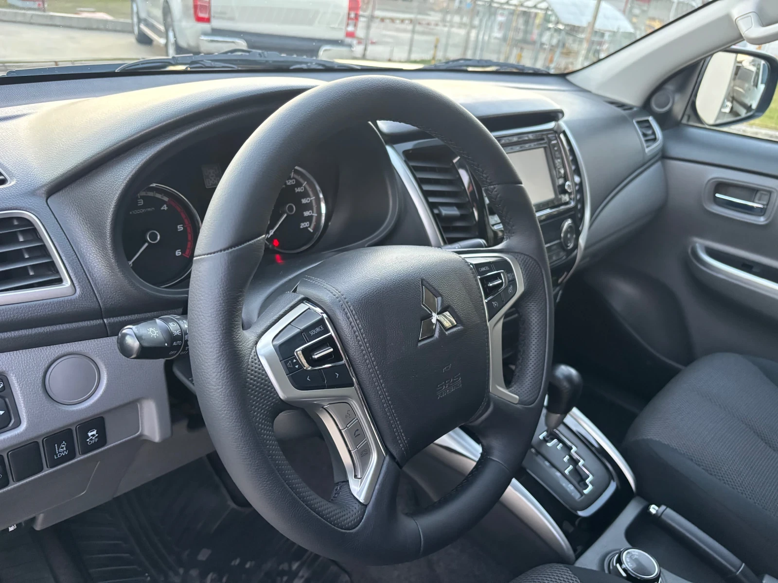 Mitsubishi L200 2.4Di-D  | Mobile.bg   8