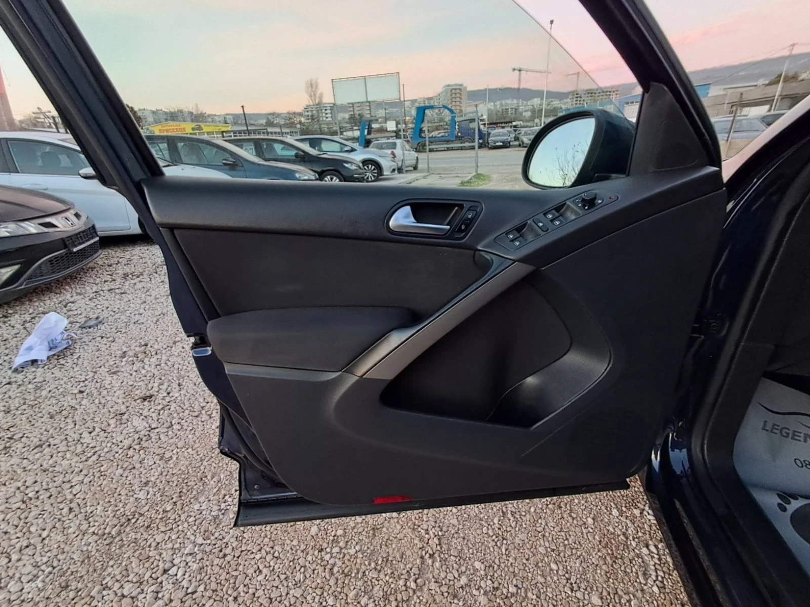 VW Tiguan 2.0TDI FACE-LIFT  - изображение 9