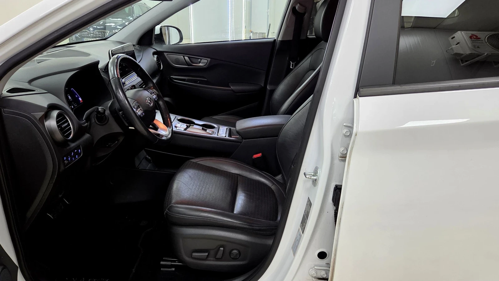 Hyundai Kona 64КWh/Premium/SOH100%Blue Link - изображение 7