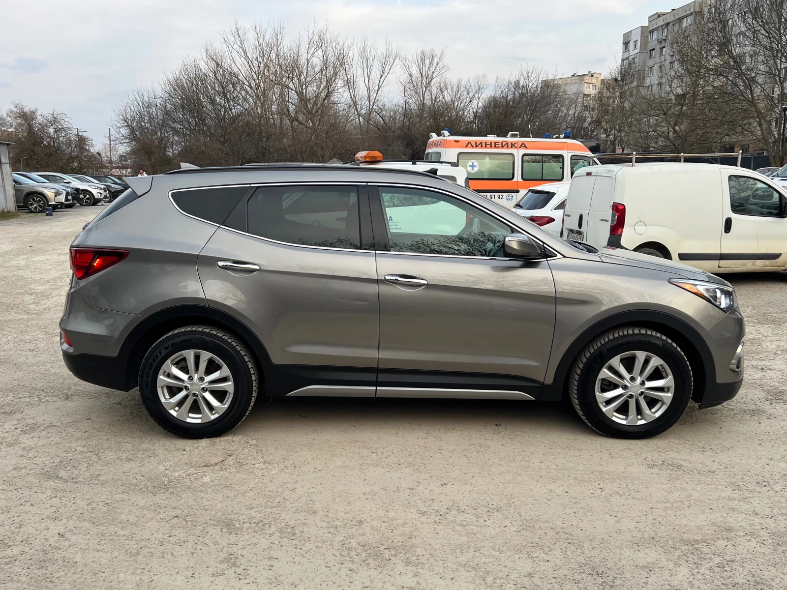 Hyundai Santa fe -360 -Камери+ Панорама+ Кожа+ Обдухване+ FULL-Екст, снимка 4 - Автомобили и джипове - 53894602