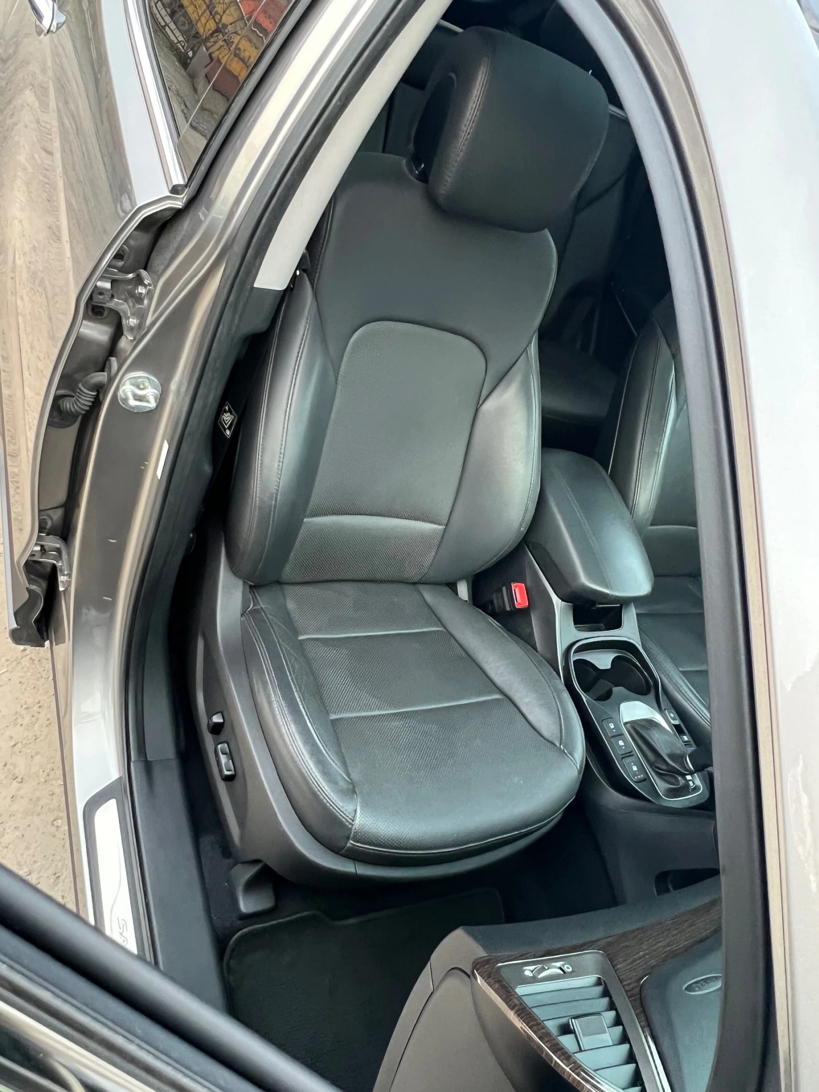 Hyundai Santa fe -360 -Камери+ Панорама+ Кожа+ Обдухване+ FULL-Екст, снимка 14 - Автомобили и джипове - 53894602