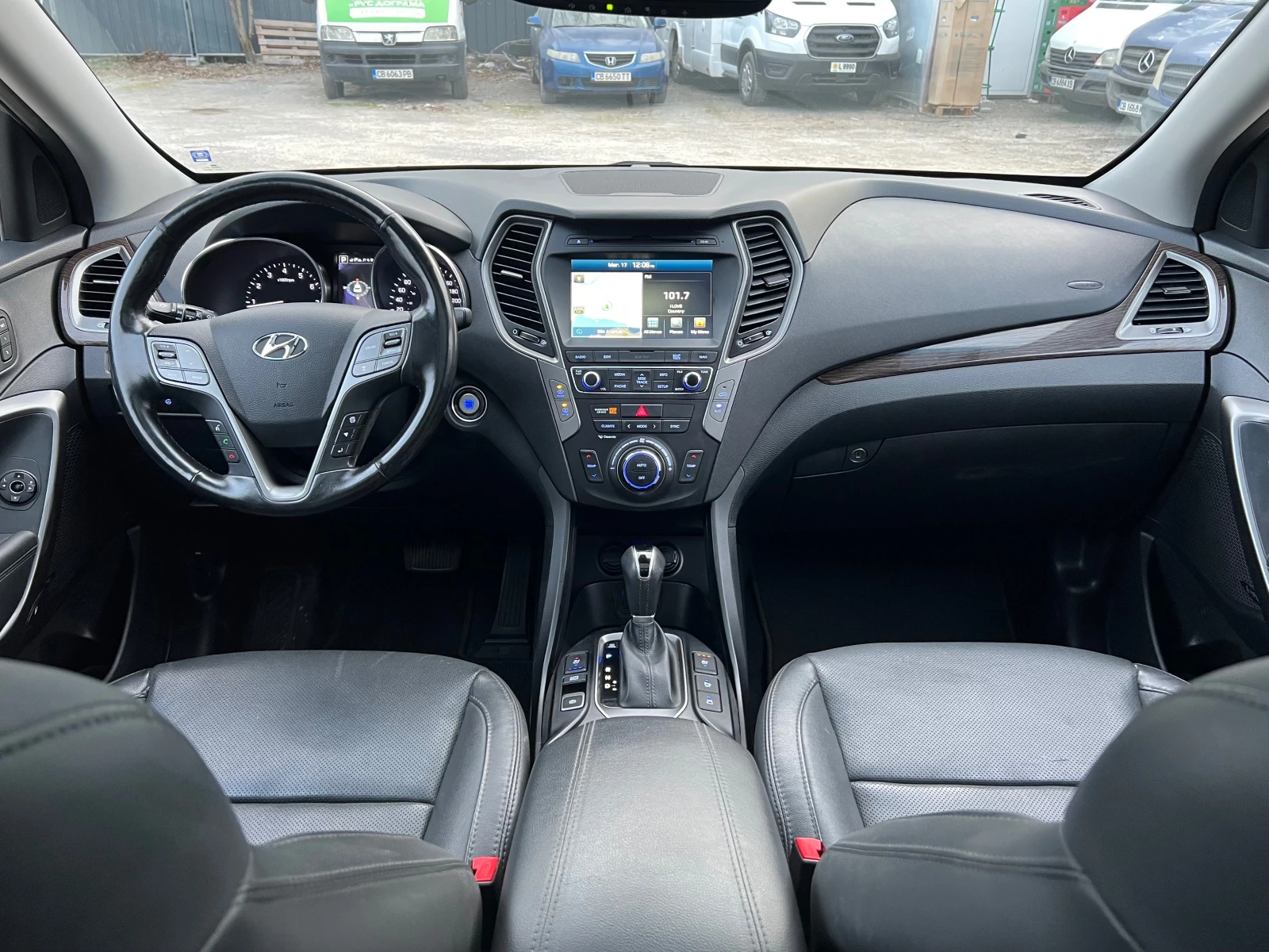 Hyundai Santa fe -360 -Камери+ Панорама+ Кожа+ Обдухване+ FULL-Екст, снимка 10 - Автомобили и джипове - 53894602