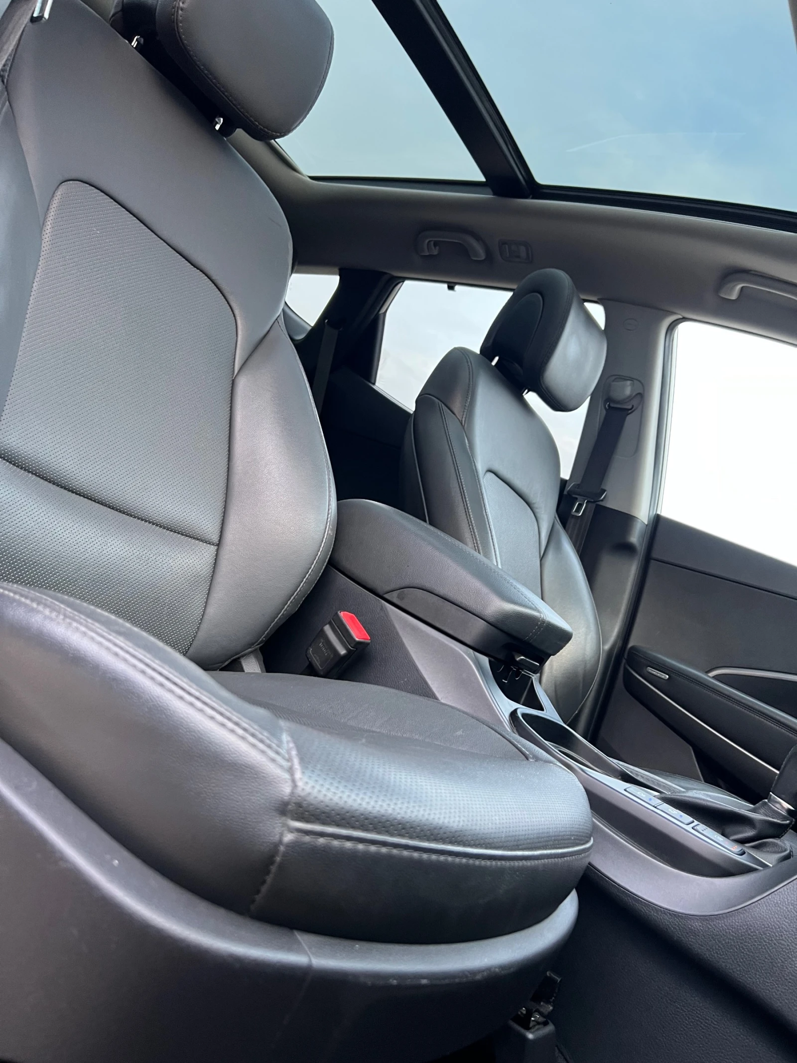 Hyundai Santa fe -360 -Камери+ Панорама+ Кожа+ Обдухване+ FULL-Екст, снимка 15 - Автомобили и джипове - 53894602