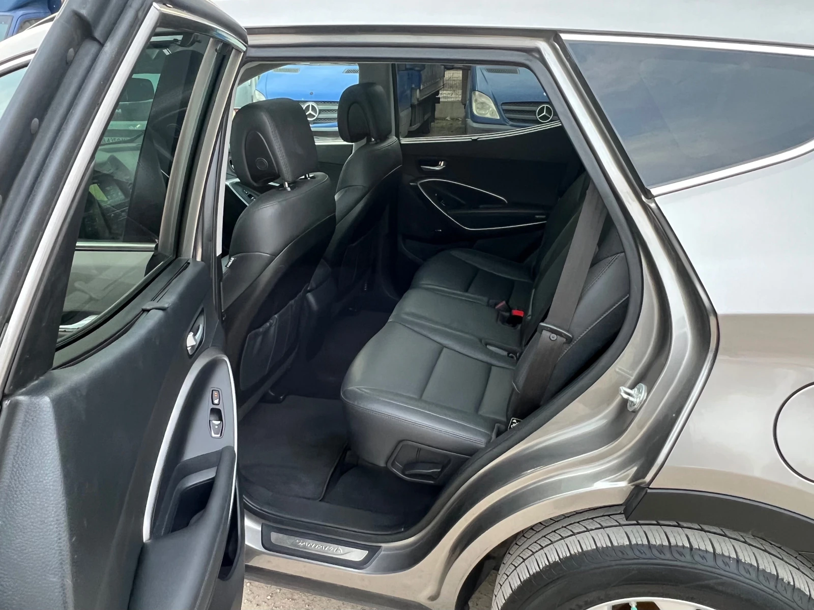 Hyundai Santa fe -360 -Камери+ Панорама+ Кожа+ Обдухване+ FULL-Екст, снимка 11 - Автомобили и джипове - 53894602