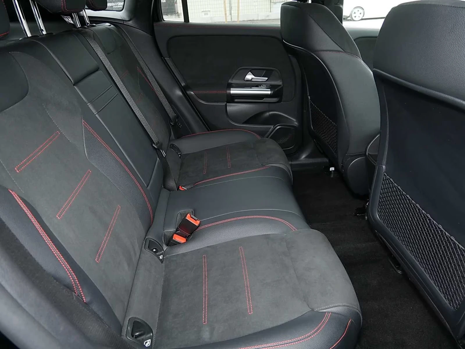 Mercedes-Benz EQA 250 AMG/FACELIFT/NIGHT/CAMERA/, снимка 11 - Автомобили и джипове - 53911407