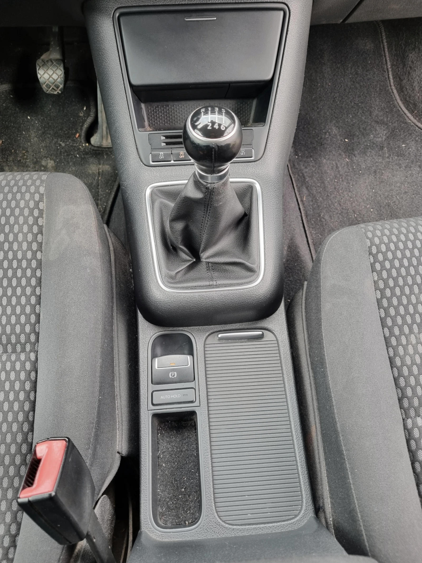 VW Tiguan, снимка 12 - Автомобили и джипове - 54099540