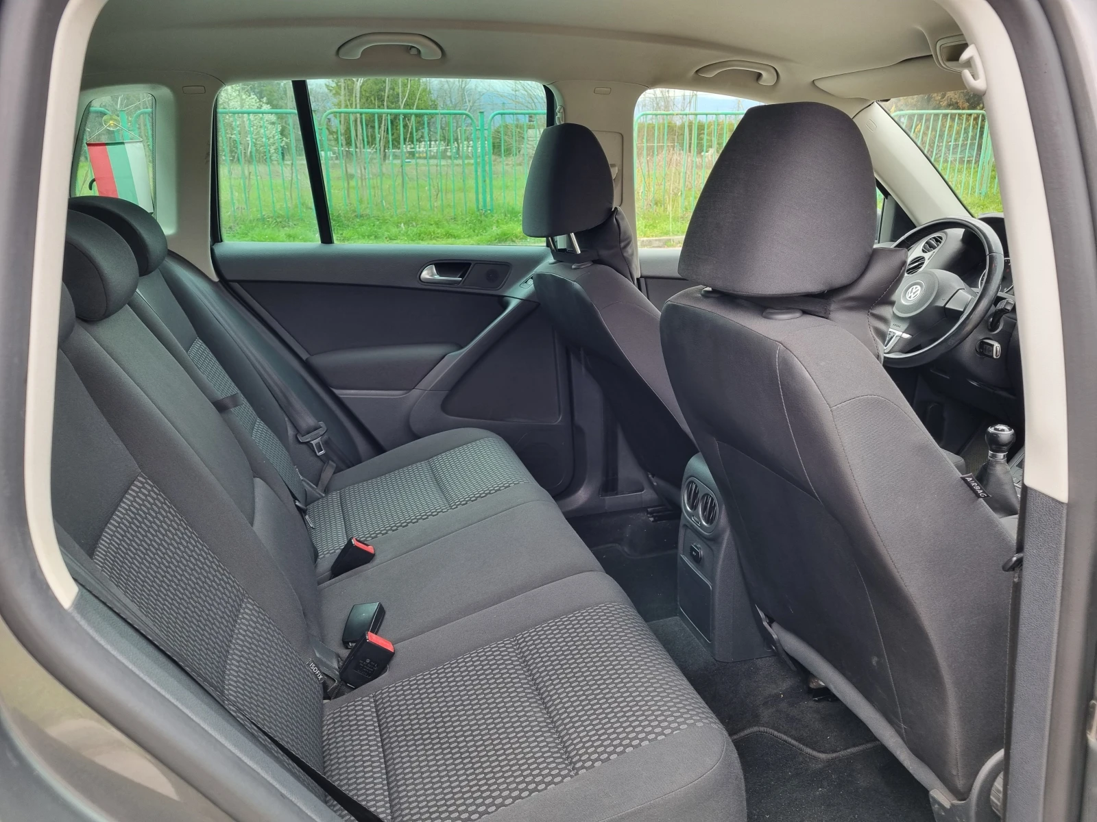 VW Tiguan, снимка 13 - Автомобили и джипове - 54099540