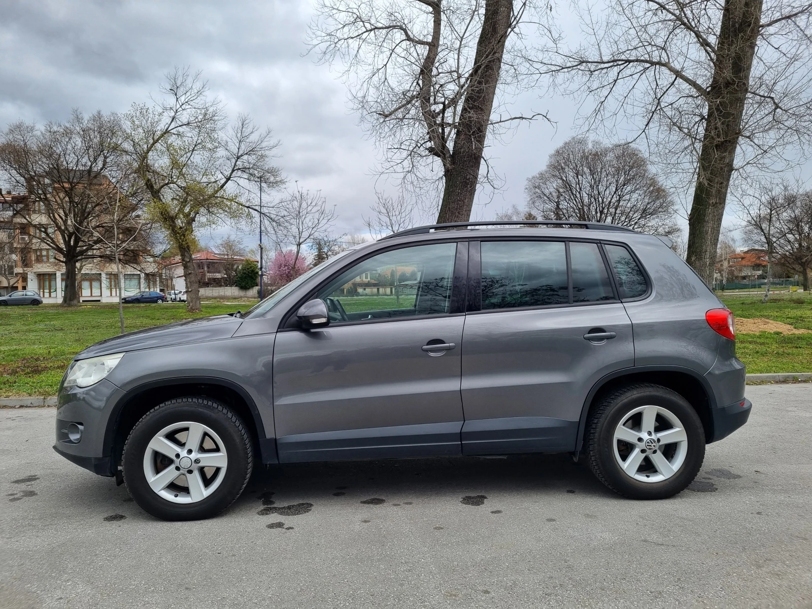 VW Tiguan, снимка 4 - Автомобили и джипове - 54099540