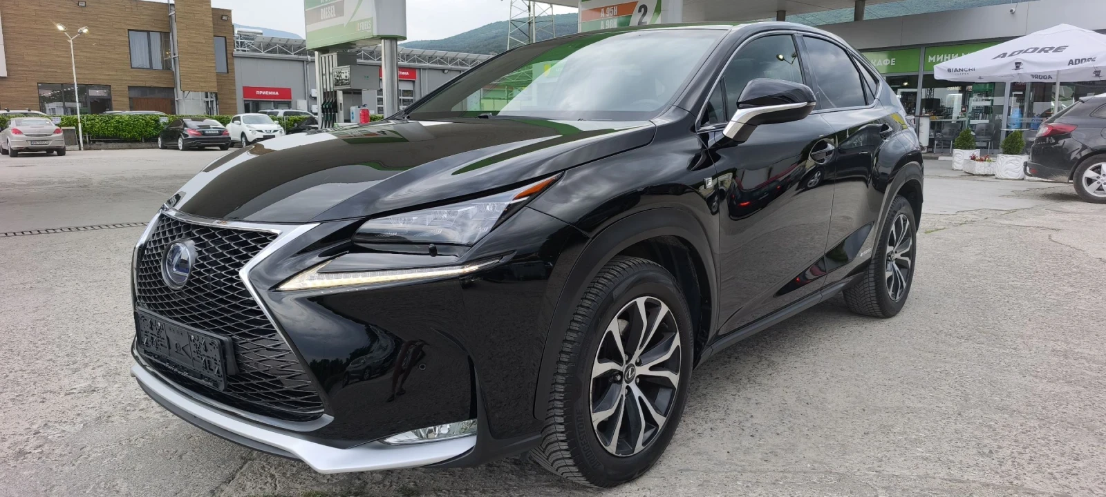 Lexus NX 300h F SPORT 4X4 FULL SERVICE IN LEXUS NEW 