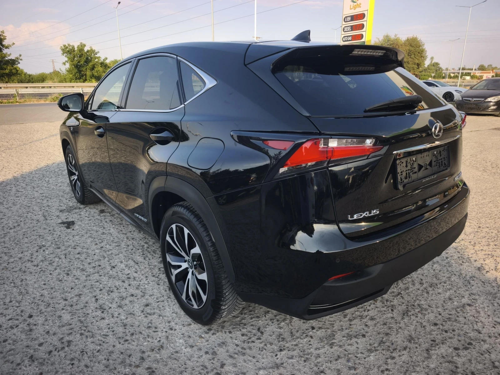 Lexus NX 300h F SPORT 4X4 FULL SERVICE IN LEXUS NEW , снимка 5 - Автомобили и джипове - 54786885
