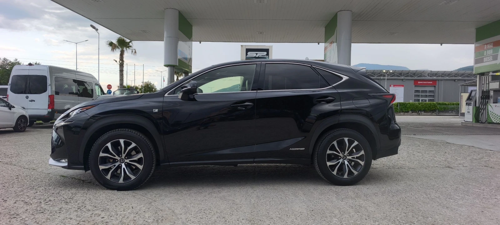 Lexus NX 300h F SPORT 4X4 FULL SERVICE IN LEXUS NEW , снимка 6 - Автомобили и джипове - 54786885